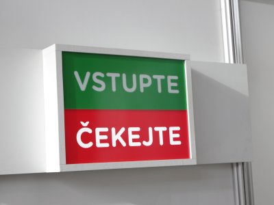 Českobudějovické OČKO zahájilo zkušební provoz, prvními očkovanými byli záchranáři